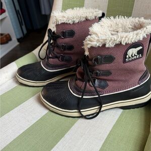 Sorel Women's Black and Purple Winter Boots